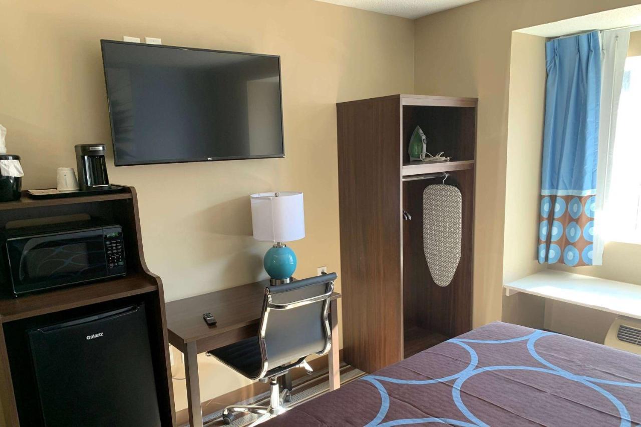 Super 8 By Wyndham Joliet Ξενοδοχείο Εξωτερικό φωτογραφία