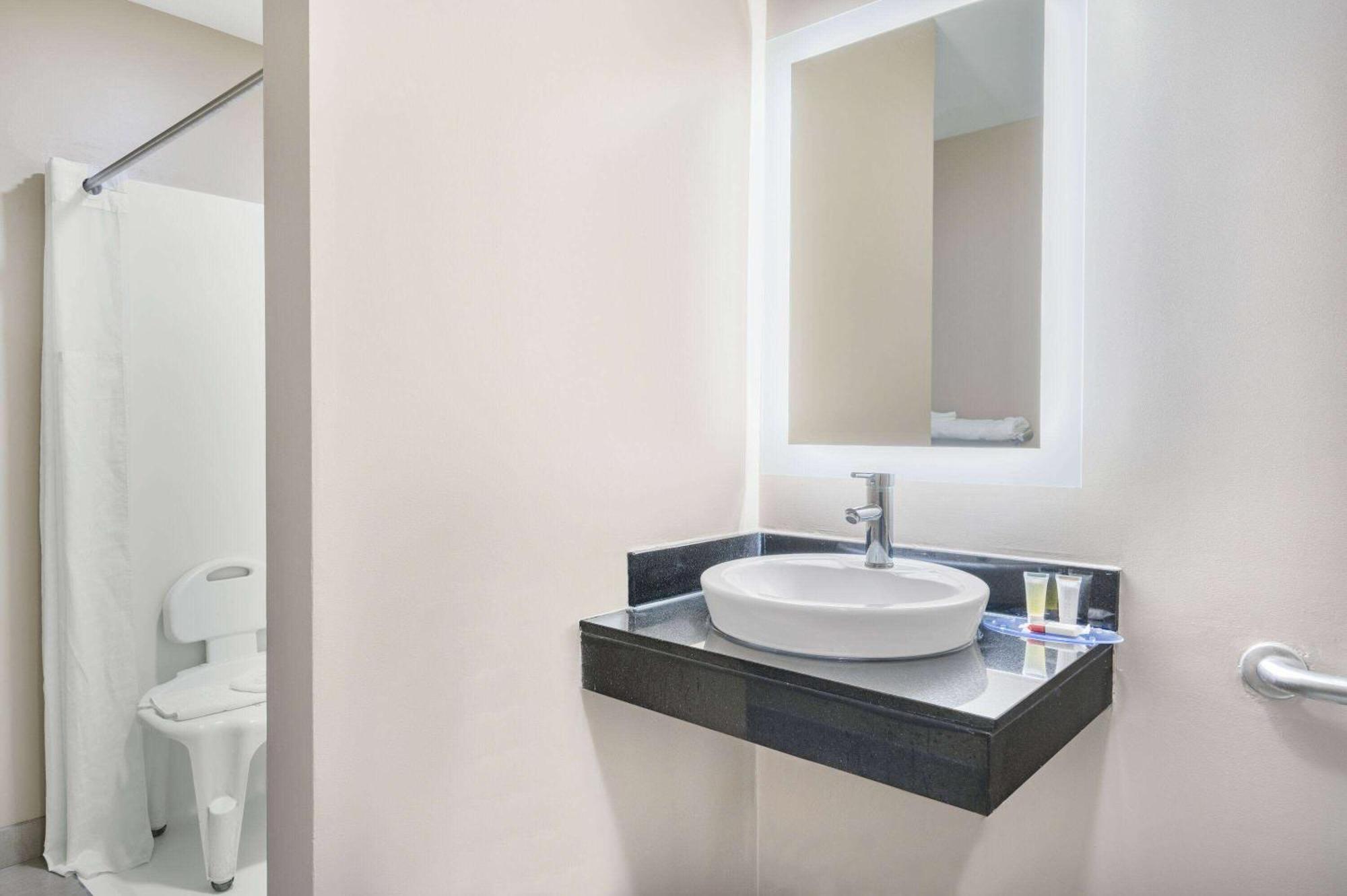 Super 8 By Wyndham Joliet Ξενοδοχείο Εξωτερικό φωτογραφία