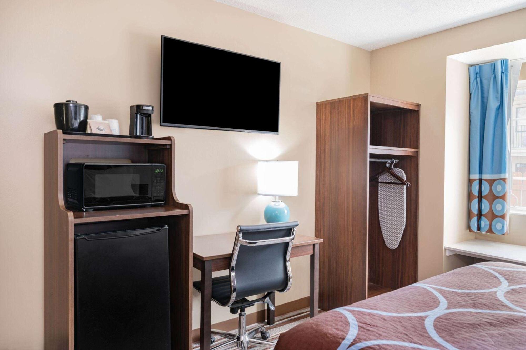 Super 8 By Wyndham Joliet Ξενοδοχείο Εξωτερικό φωτογραφία
